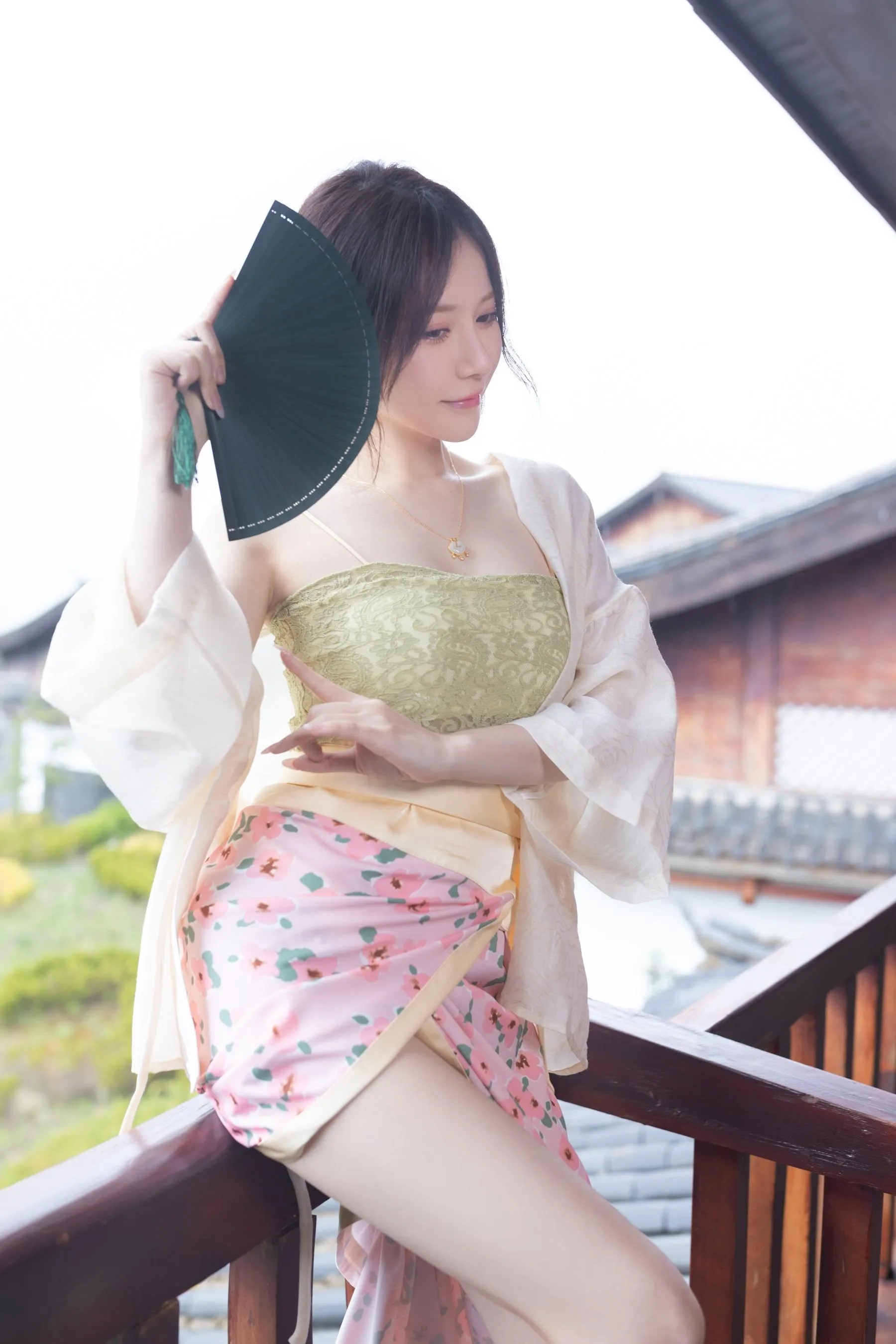 NO.0001 秀人名模鱼子酱Fish内部私购不上架写真 真空露乳 [74P]插图1